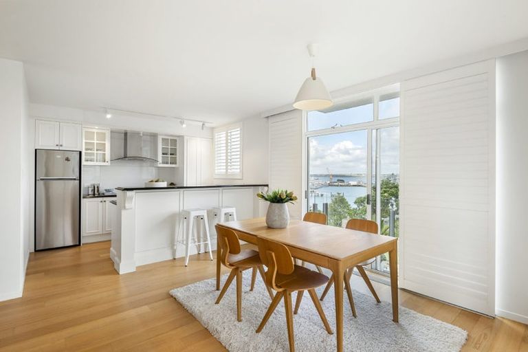 Photo of property in 3/25 Stanley Point Road, Stanley Point, Auckland, 0624