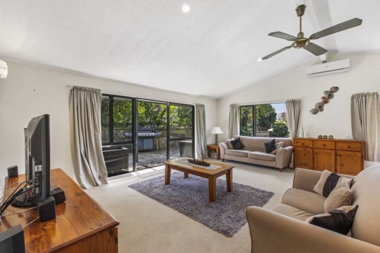 Photo of property in 105 Wattle Farm Road, Wattle Downs, Auckland, 2103