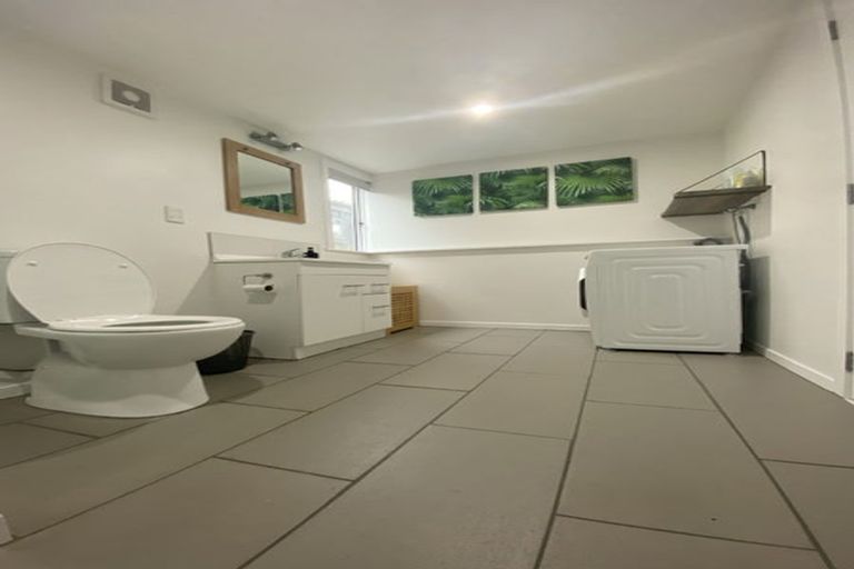 Photo of property in 42 Pitau Road, Mount Maunganui, 3116