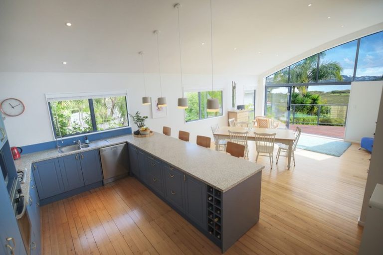 Photo of property in 48 Renata Crescent, Te Atatu Peninsula, Auckland, 0610