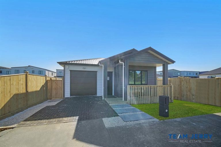 Photo of property in 45 Tributary Parade, Karaka, 2113