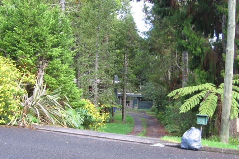 Photo of property in 37 Ngaio Road, Titirangi, Auckland, 0604