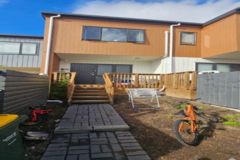 Photo of property in 9/6 Kereru Street, Henderson, Auckland, 0612