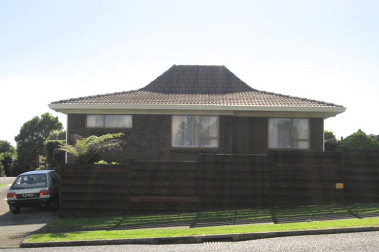 Photo of property in 2/30 Highland Drive, Highland Park, Auckland, 2010