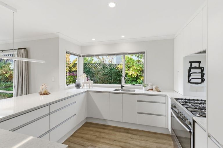 Photo of property in 14 Harlech Mews, Avonhead, Christchurch, 8042