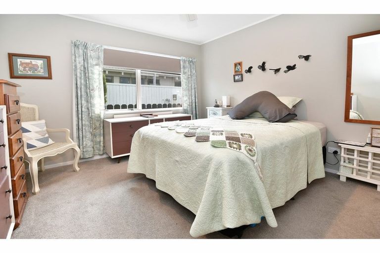 Photo of property in 2/11 Milton Road, Orewa, 0931