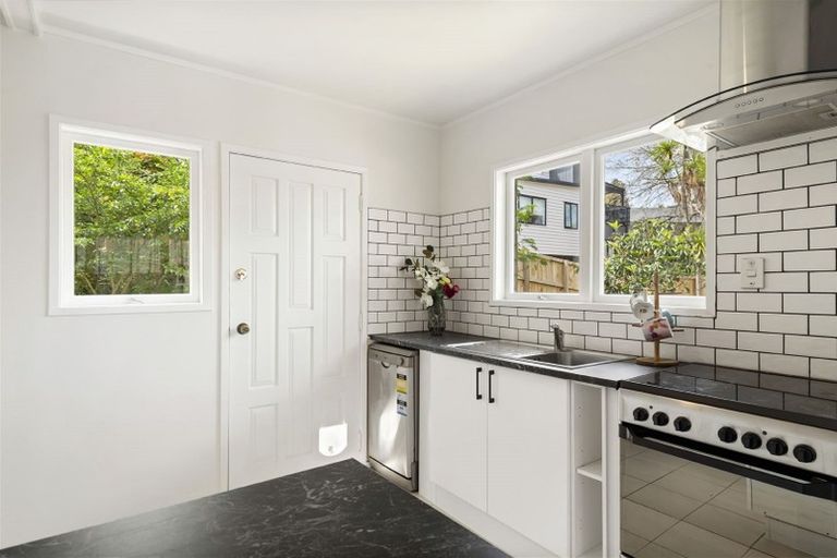 Photo of property in 2/47 Hogans Road, Glenfield, Auckland, 0629