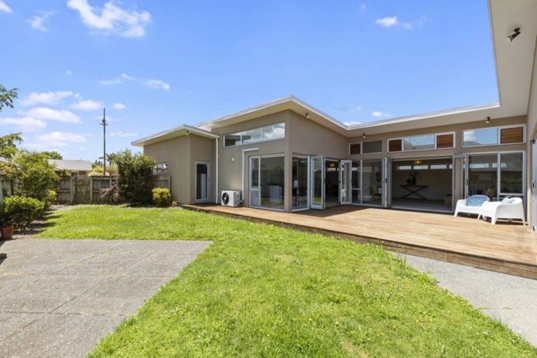 Photo of property in 92 Saint James Drive, Huntington, Hamilton, 3210