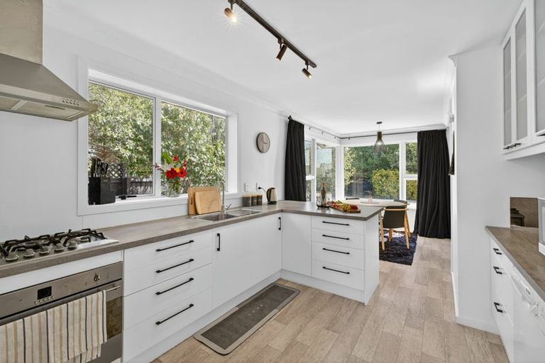 Photo of property in 100 Avondale Road, Avondale, Christchurch, 8061