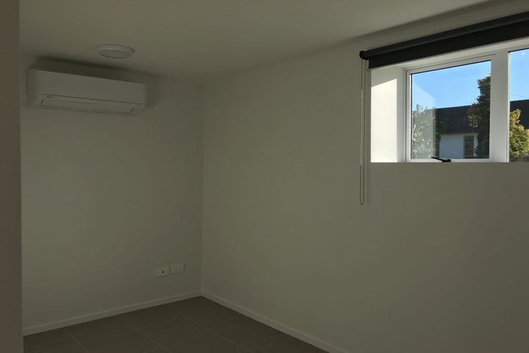 Photo of property in 1/53 Seaview Road, Glenfield, Auckland, 0629