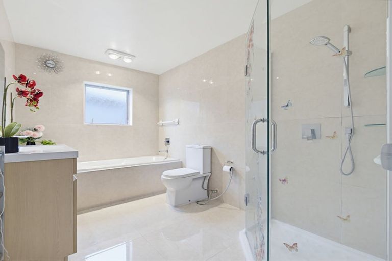 Photo of property in 21 San Prospero Crescent, Henderson, Auckland, 0612