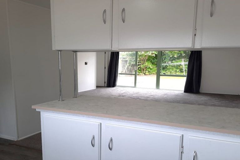 Photo of property in 2/27 Mon Desir Place, Manurewa, Auckland, 2102