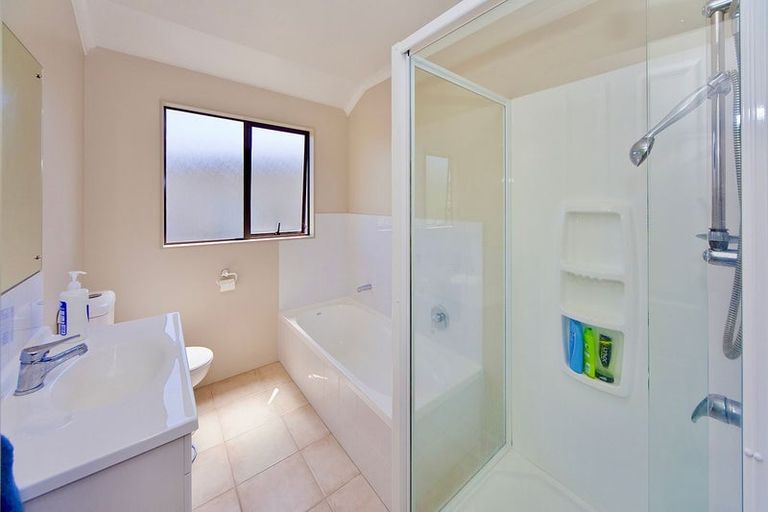 Photo of property in 3 Jomard Terrace, Northcross, Auckland, 0632
