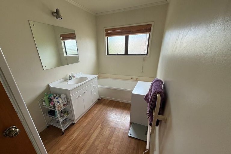 Photo of property in 62 Bradbury Road, Botany Downs, Auckland, 2010