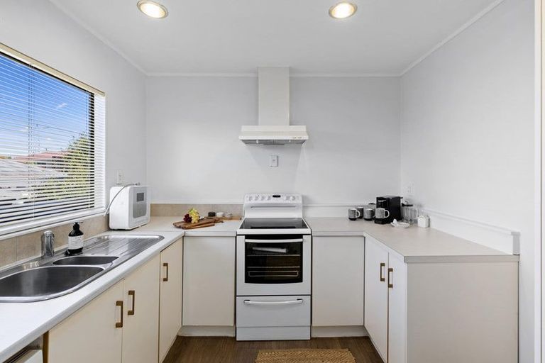 Photo of property in 18 Edgeworth Road, Glenfield, Auckland, 0629