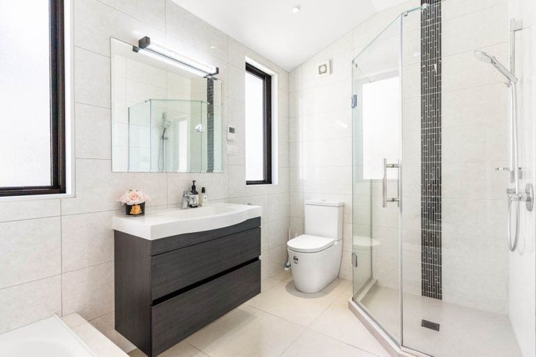 Photo of property in 40 Silver Moon Road, Albany Heights, Auckland, 0632