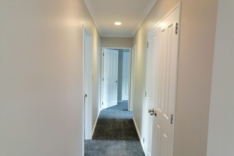 Photo of property in 12 Mellefont Close, East Tamaki Heights, Auckland, 2016