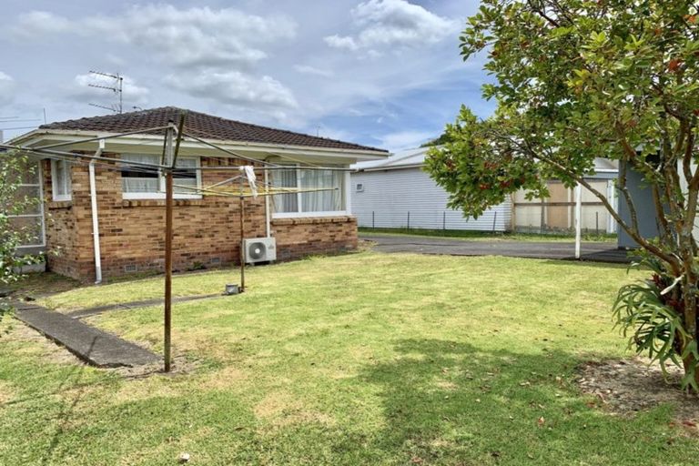 Photo of property in 2/4 Lingfield Street, Glenfield, Auckland, 0629