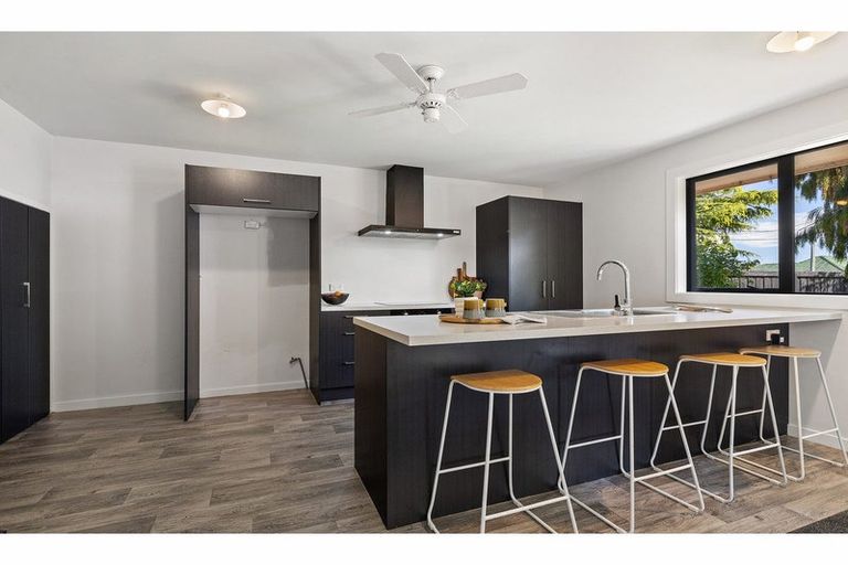 Photo of property in 100 Prestons Road, Redwood, Christchurch, 8051