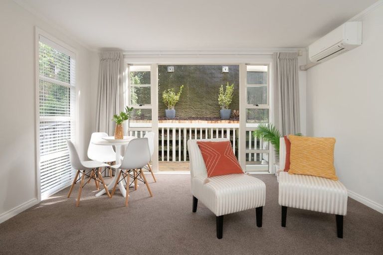 Photo of property in 12b Glenmore Street, Thorndon, Wellington, 6011