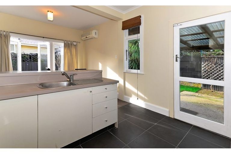 Photo of property in 16 Dover Street, St Albans, Christchurch, 8014