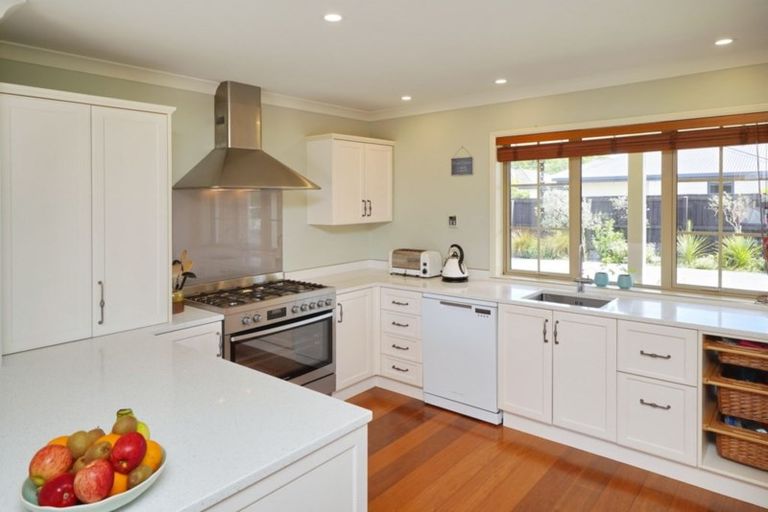 Photo of property in 10 Iti Place, Parklands, Christchurch, 8083