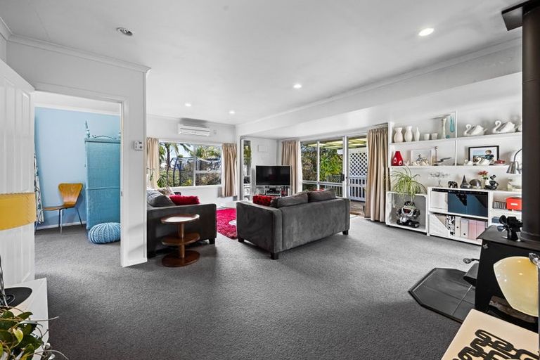 Photo of property in 15 Pukatea Street, Inglewood, 4330