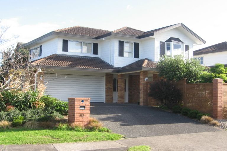 Photo of property in 113 Wiseley Road, West Harbour, Auckland, 0618