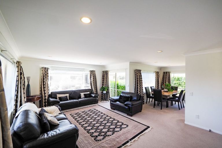 Photo of property in 17 Crown Hill, Paraparaumu, 5032