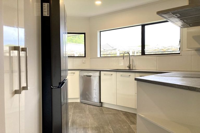 Photo of property in 2/279 Hobsonville Road, Hobsonville, Auckland, 0618