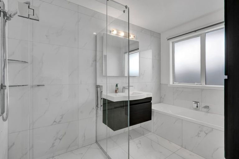 Photo of property in 4 Vardon Way, Waiwhakaiho, New Plymouth, 4312