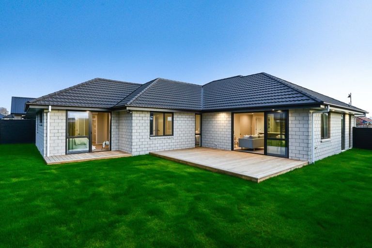 Photo of property in 32 Isobel Hodgson Drive, Cambridge, 3434