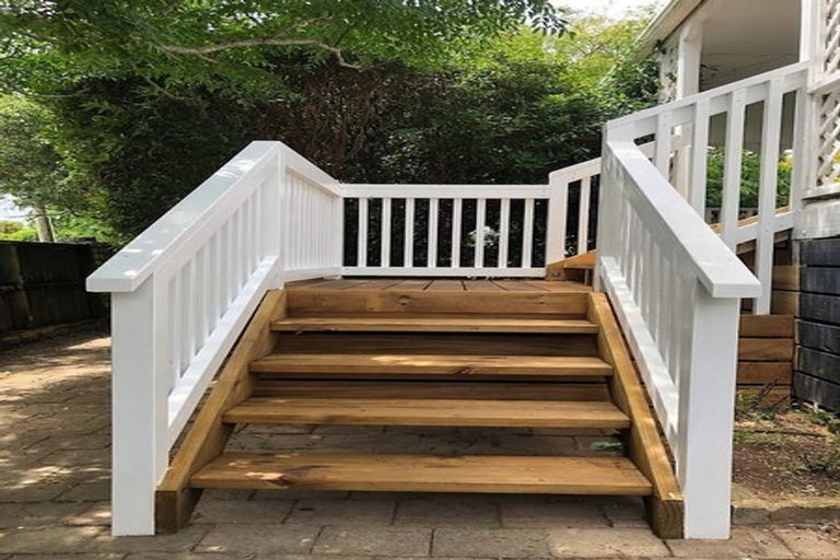 Photo of property in 2a Waller Avenue, Bucklands Beach, Auckland, 2012