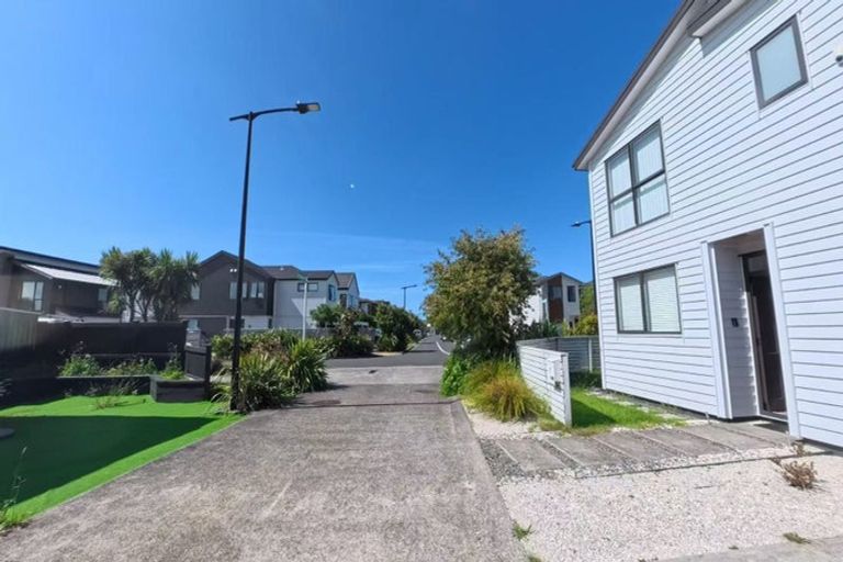Photo of property in 11 Pihoihoi Place, Hobsonville, Auckland, 0616