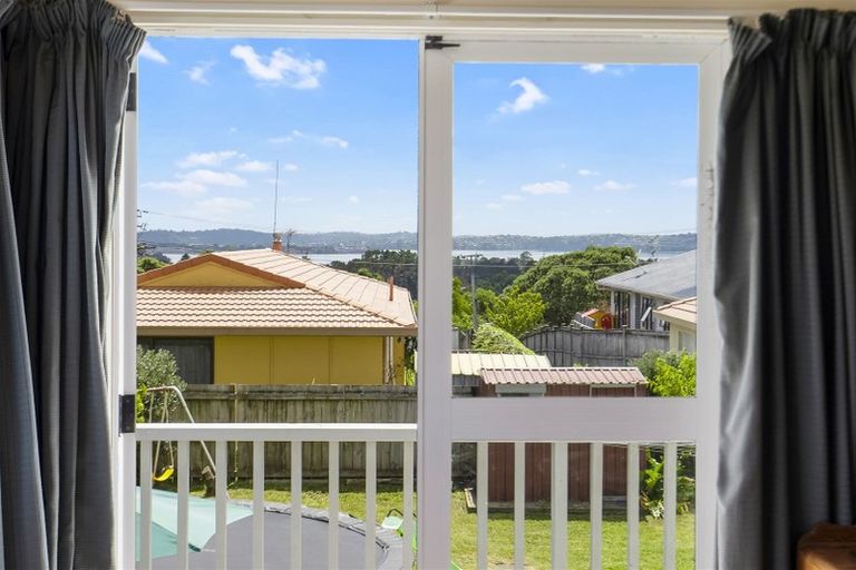 Photo of property in 8 Darcy Place, Massey, Auckland, 0614