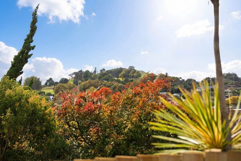 Photo of property in 2/39 Rapallo Place, Farm Cove, Auckland, 2012