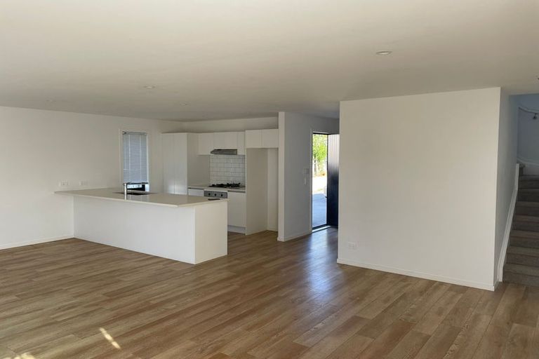 Photo of property in 3157 Great North Road, New Lynn, Auckland, 0600