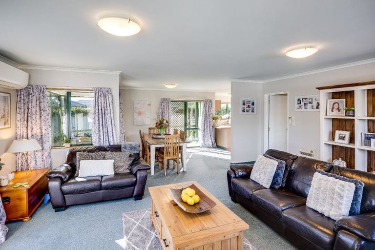 Photo of property in 5a Montague Way, Taradale, Napier, 4112