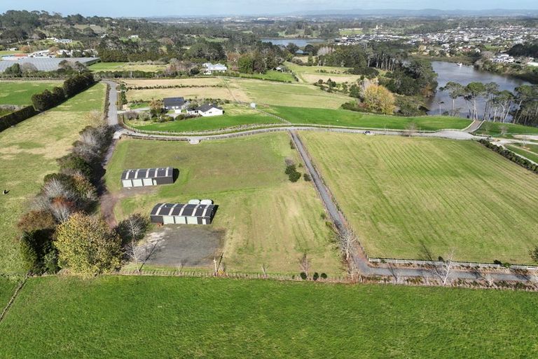 Photo of property in 2 Ada Lane, Riverhead, 0793