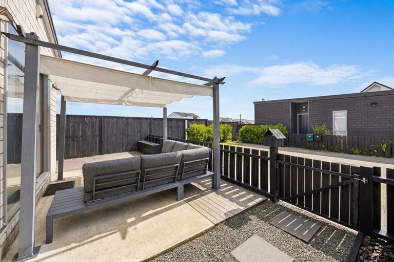 Photo of property in 14 Heri Lane, Westgate, Auckland, 0814