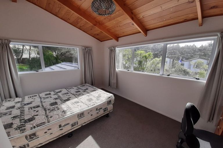 Photo of property in 14 La Roche Place, Northcote, Auckland, 0627