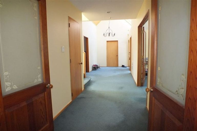 Photo of property in 11 Brockhall Lane, Avonhead, Christchurch, 8042