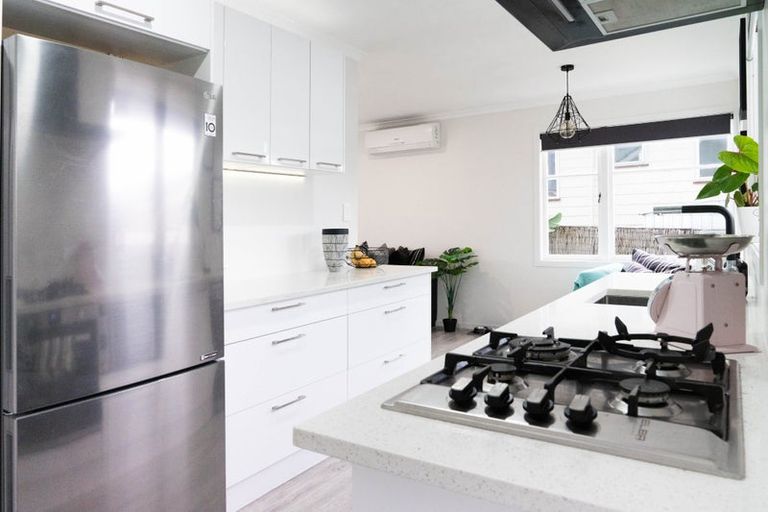 Photo of property in 18 Crosby Road, West Harbour, Auckland, 0618