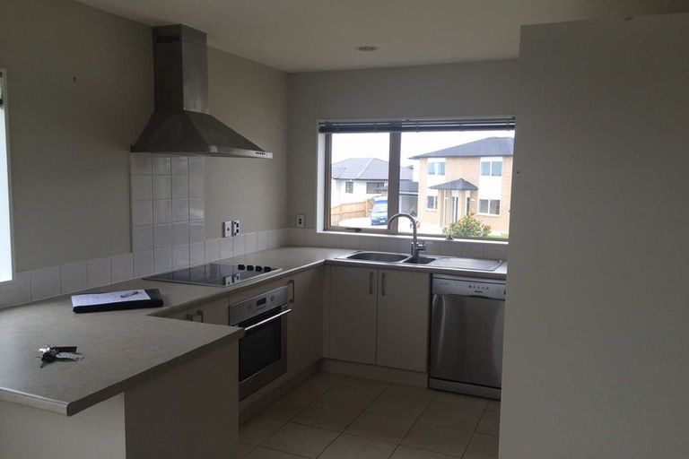 Photo of property in 4 Kereru Rise, Papakura, 2110