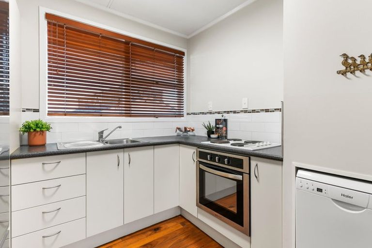 Photo of property in 2/25 Margaret Place, Milford, Auckland, 0620