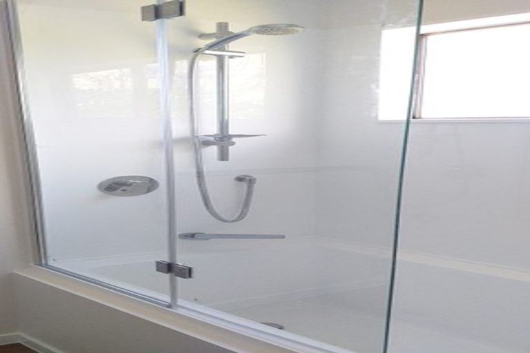 Photo of property in 2b Sunhaven Drive, Newlands, Wellington, 6037