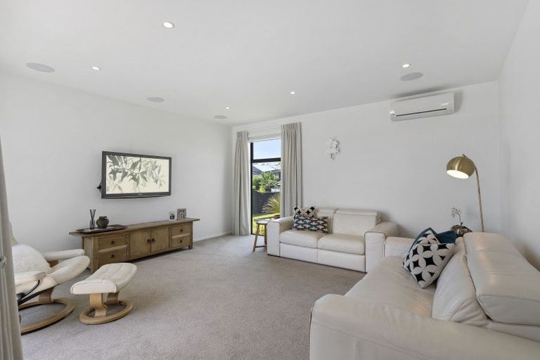 Photo of property in 32 Defender Crescent, Beachlands, Auckland, 2018