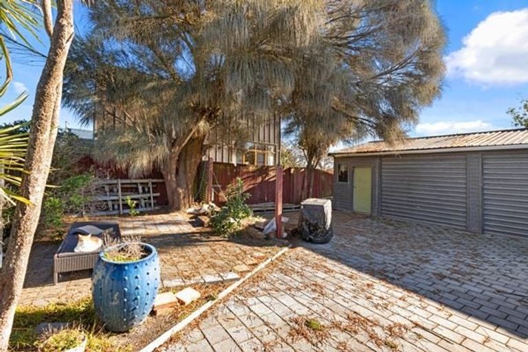 Photo of property in 22 Pacific Road, North New Brighton, Christchurch, 8083