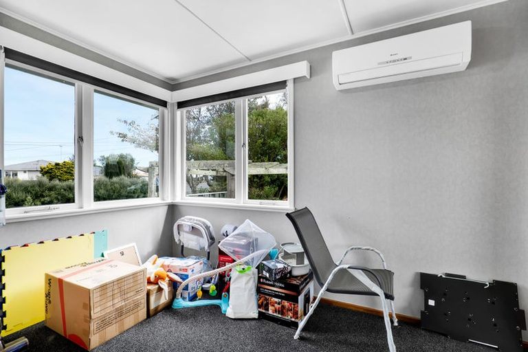 Photo of property in 1 Pacey Avenue, Hawera, 4610