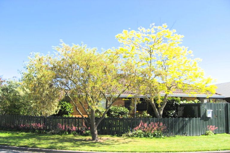 Photo of property in 11 Rubens Place, Burnside, Christchurch, 8053